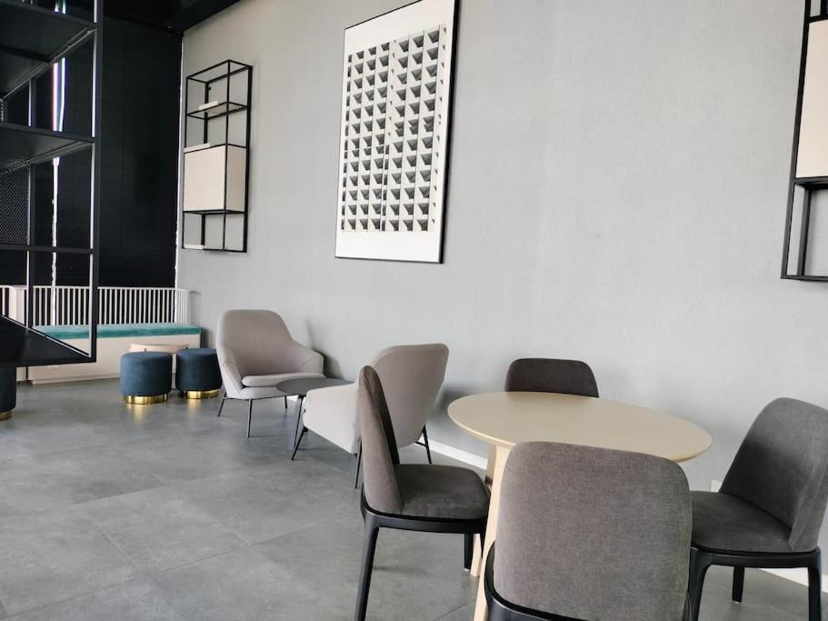 Pangsapuri Kl Sanctuary Style Comforts, Pool, Gym, Near Mrt!