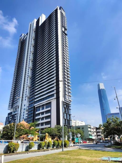 Kl Sanctuary Style Comforts, Pool, Gym, Near Mrt! Apartment